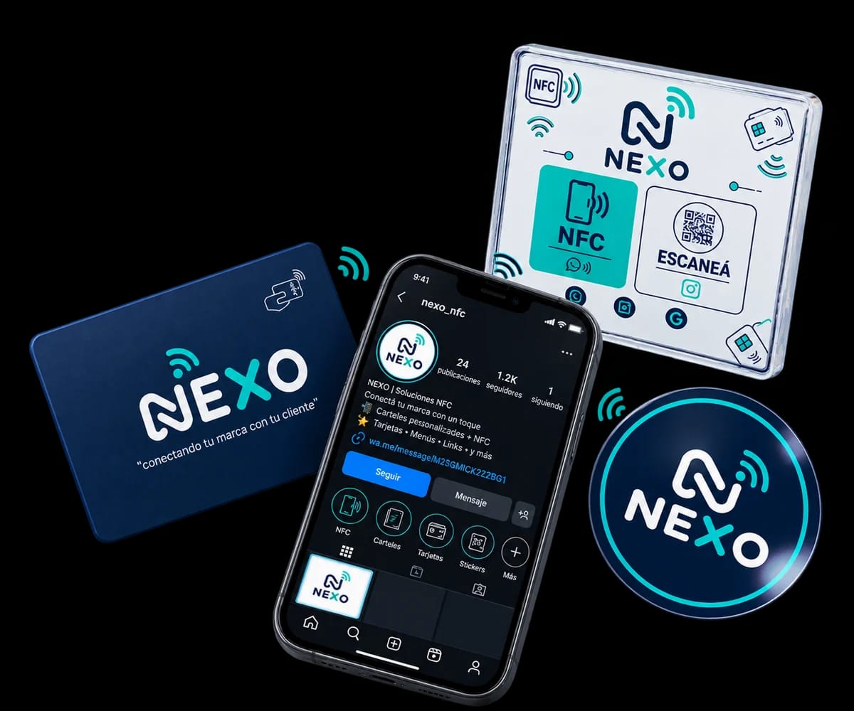 Celular mostrando el perfil de Instagram de NEXO junto al cartel, la tarjeta y el sticker NFC